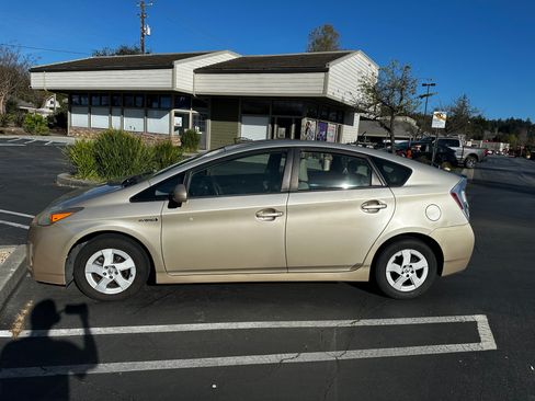 Used 2011 Toyota Prius Two image 6