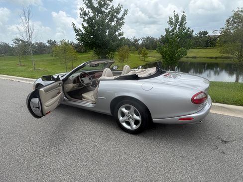 Used 2000 Jaguar XK8 Convertible image 2