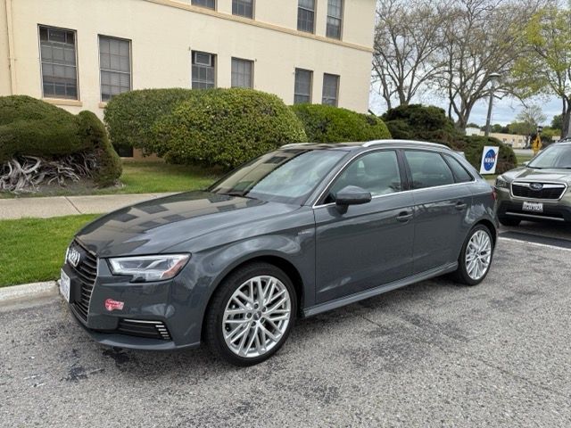 Used 2018 Audi A3 e-tron Premium Plus w/ Technology Package FWD image 12