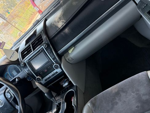 Used 2012 Toyota Camry XLE w/ Leather Pkg FWD image 11