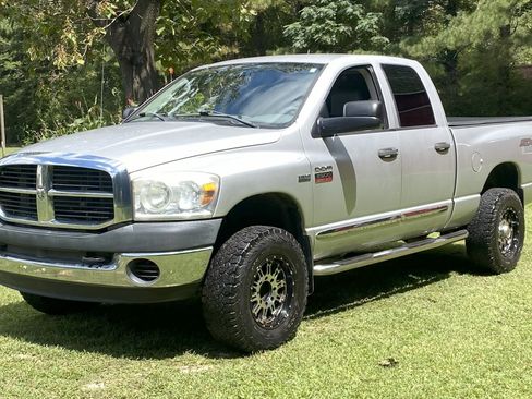 Used 2009 Dodge Ram 2500 Truck SXT image 5