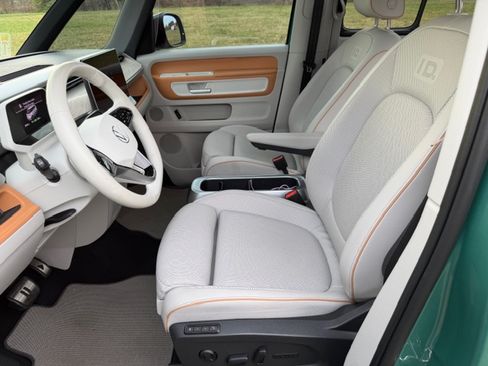 Used 2025 Volkswagen ID. Buzz 1st Edition image 10