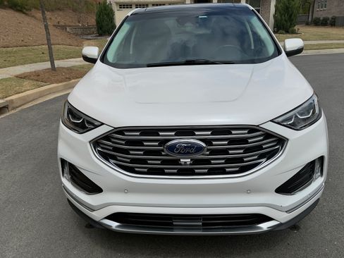 Used 2019 Ford Edge Titanium w/ Equipment Group 301A image 11