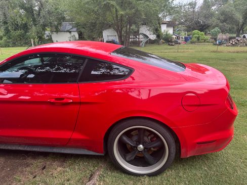 Used 2015 Ford Mustang Coupe image 11