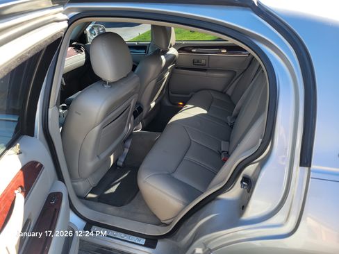 Used 2003 Lincoln Town Car Cartier image 8