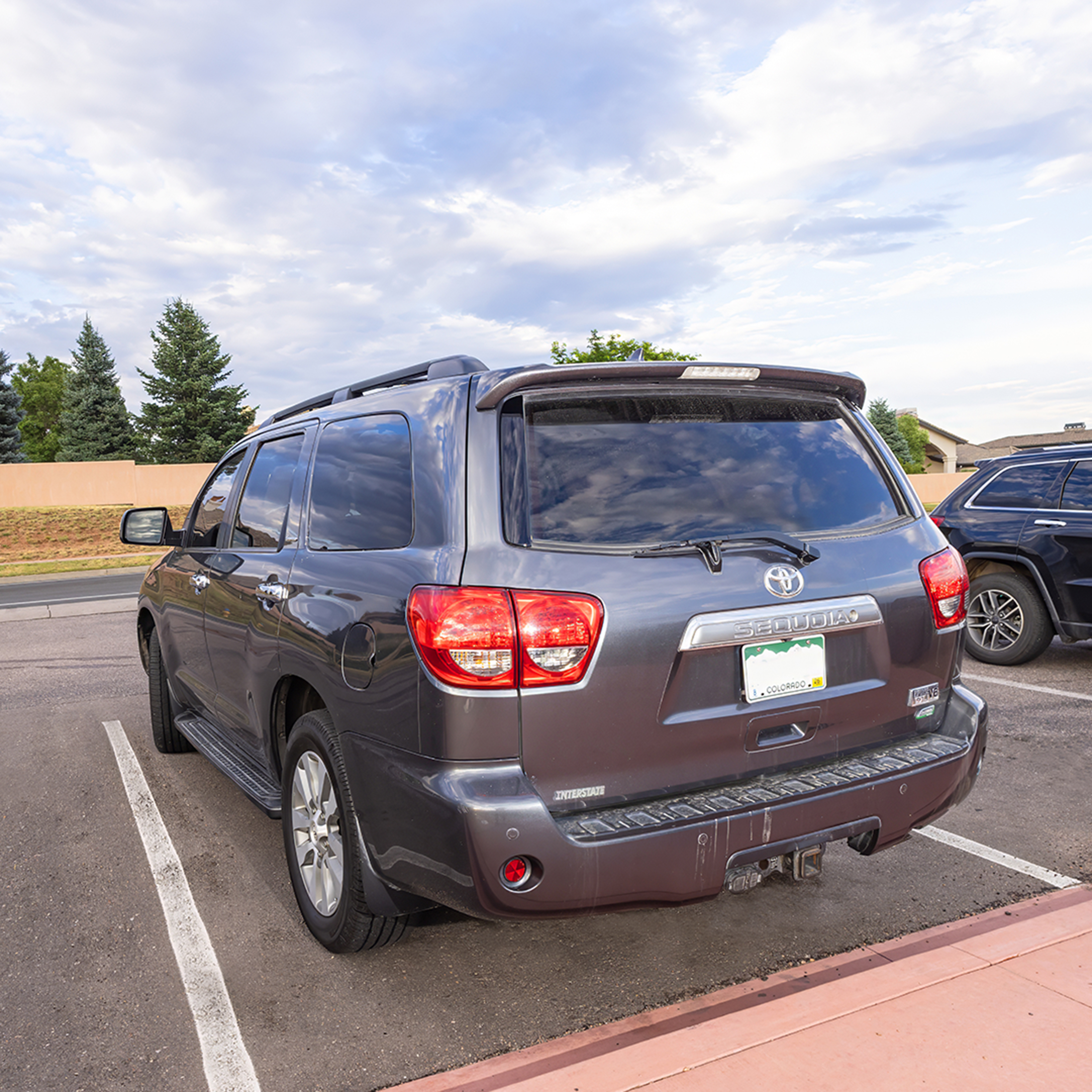 Used 2016 Toyota Sequoia Limited w/ Safety & Convenience Package AWD/4WD image 4