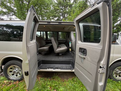 Used 2009 GMC Savana 1500 AWD Passenger w/ LT Preferred Equipment Group image 13