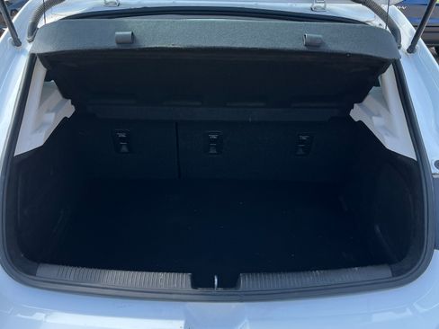 Used 2017 Chevrolet Cruze LT w/ Convenience Package image 4