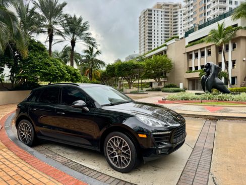Used 2018 Porsche Macan S w/ Premium Package Plus AWD/4WD image 2