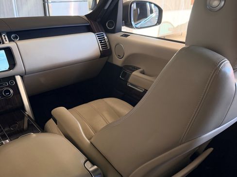 Used 2017 Land Rover Range Rover HSE image 12