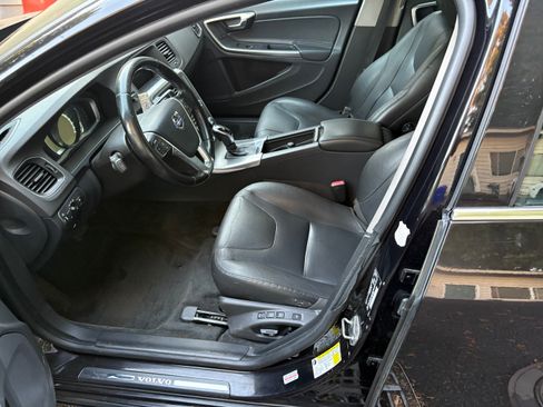 Used 2015 Volvo V60 T5 Premier image 13