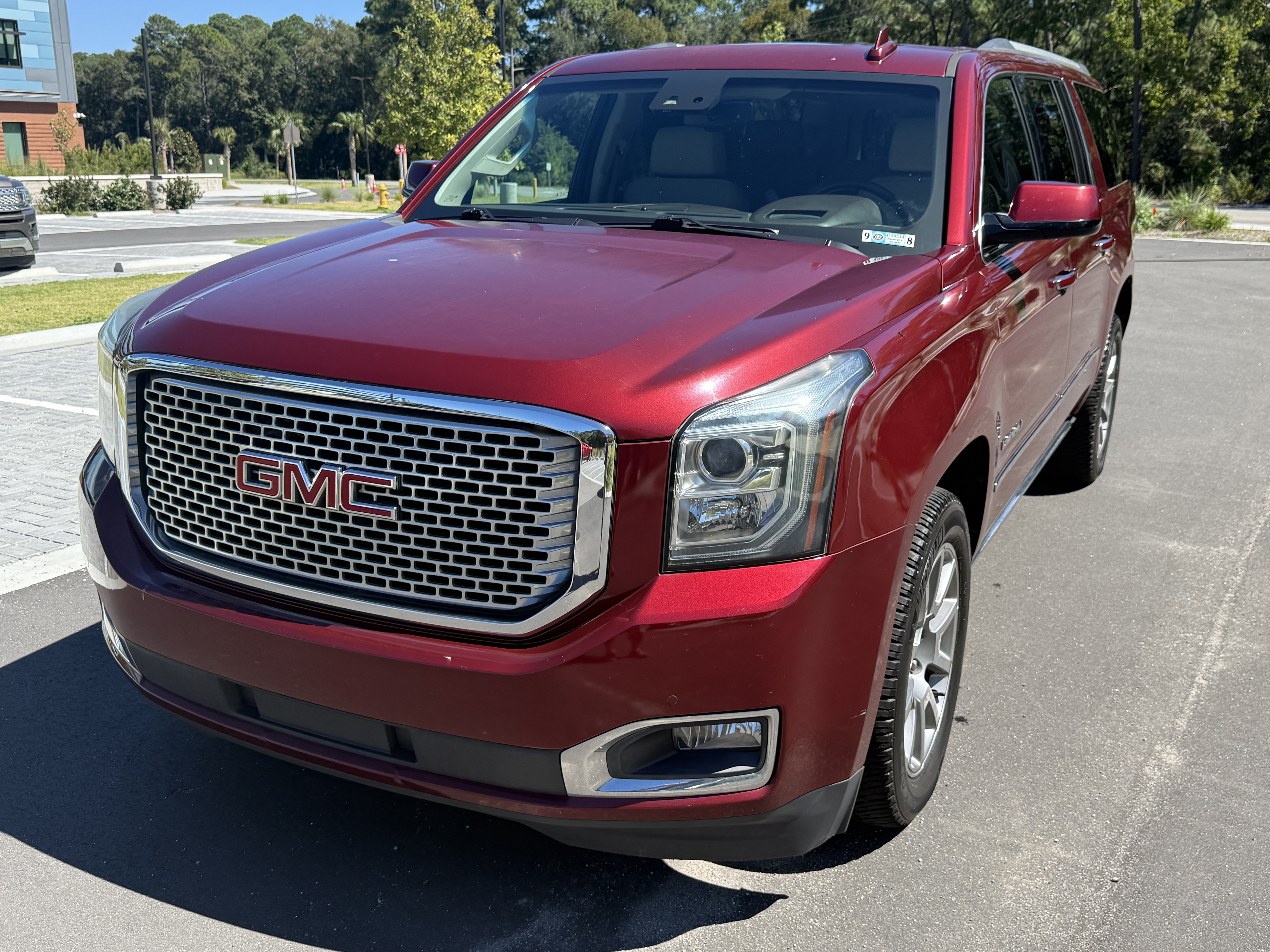 Used 2017 GMC Yukon XL Denali w/ Open Road Package AWD/4WD image 1