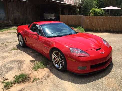 Used 2009 Chevrolet Corvette Z06 w/ Preferred Equipment Group image 2