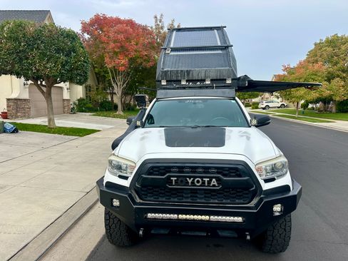 Used 2017 Toyota Tacoma TRD Off-Road image 26