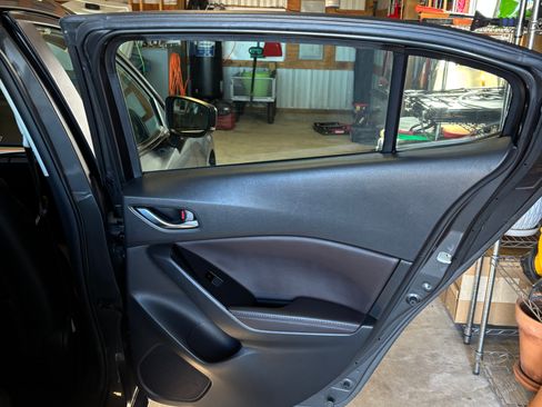 Used 2017 MAZDA MAZDA3 Touring image 18