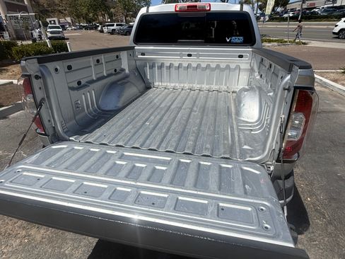 Used 2016 GMC Canyon SLE w/ All Terrain Package RWD image 9