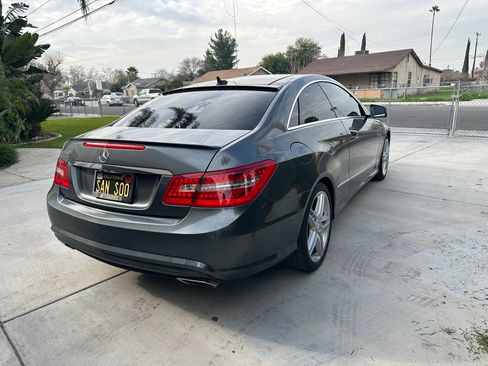 Used 2011 Mercedes-Benz E 550 Coupe image 6