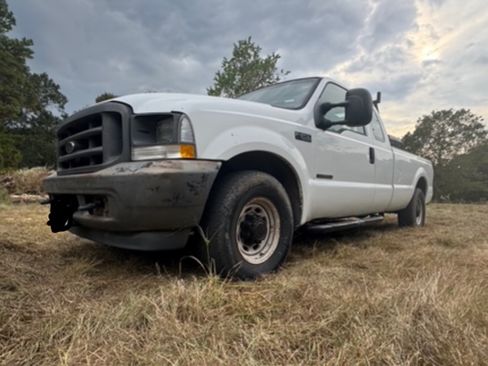 Used 2003 Ford F250 XL image 1