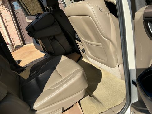 Used 2015 Chevrolet Suburban LT w/ Luxury Package image 19