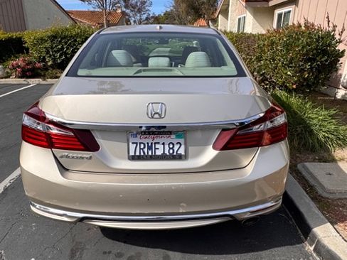 Used 2016 Honda Accord EX image 10