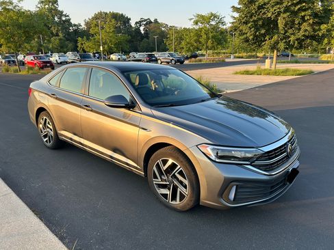 Used 2022 Volkswagen Jetta SEL image 2