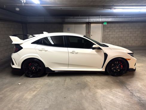 Used 2018 Honda Civic Type R image 2
