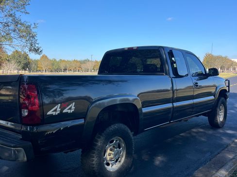 Used 2004 Chevrolet Silverado 2500 LS w/ Heavy-Duty Power Package image 4