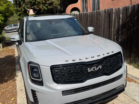 Used 2022 Kia Telluride SX w/ SX Prestige Package image 4