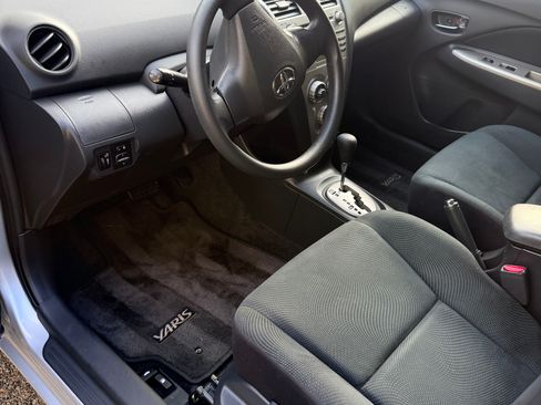 Used 2010 Toyota Yaris Sedan image 9