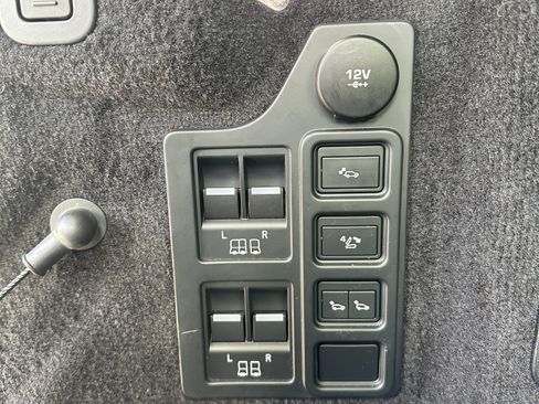 Used 2020 Land Rover Discovery HSE image 22