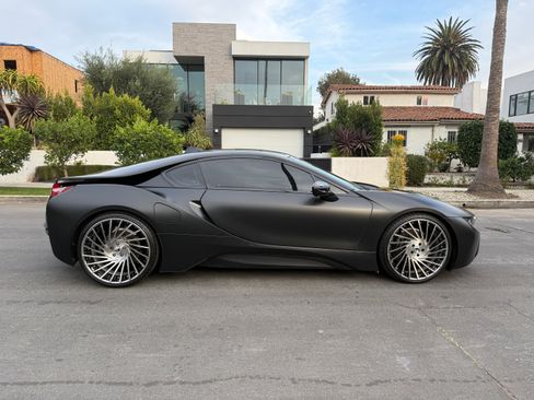 Used 2017 BMW i8 image 9