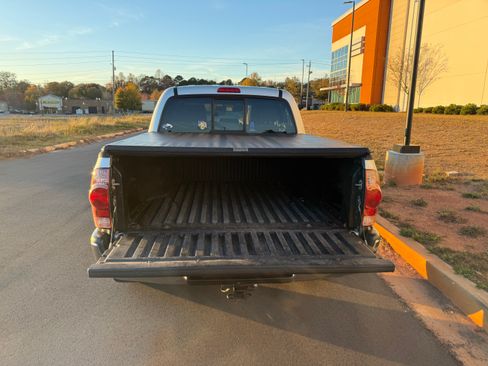 Used 2006 Toyota Tacoma PreRunner image 12