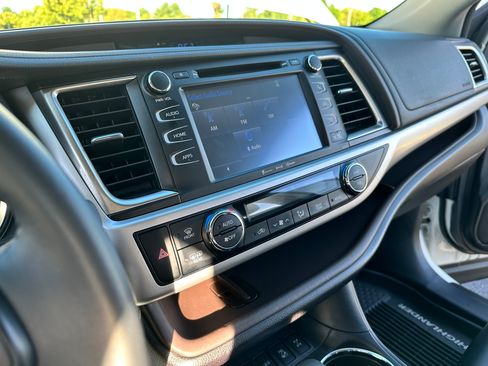 Used 2016 Toyota Highlander XLE image 28