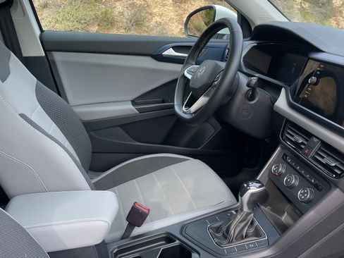 Used 2022 Volkswagen Taos SE image 11