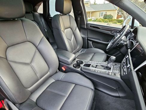 Used 2020 Porsche Macan S image 22