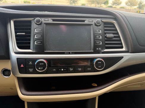 Used 2015 Toyota Highlander XLE image 10