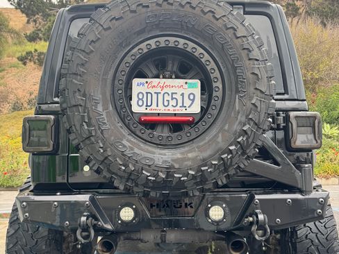 Used 2018 Jeep Wrangler Unlimited Sport S AWD/4WD image 9