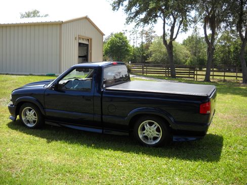 Used 2001 Chevrolet S10 Pickup Xtreme w/ Preferred Equipment Group RWD image 12