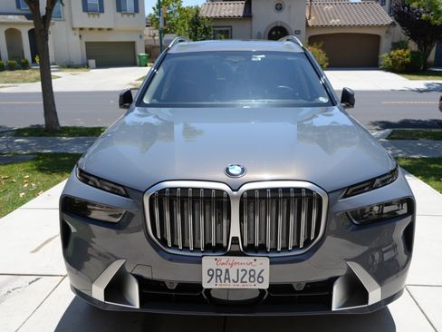 Used 2025 BMW X7 xDrive40i w/ Dynamic Handling Package AWD/4WD image 1