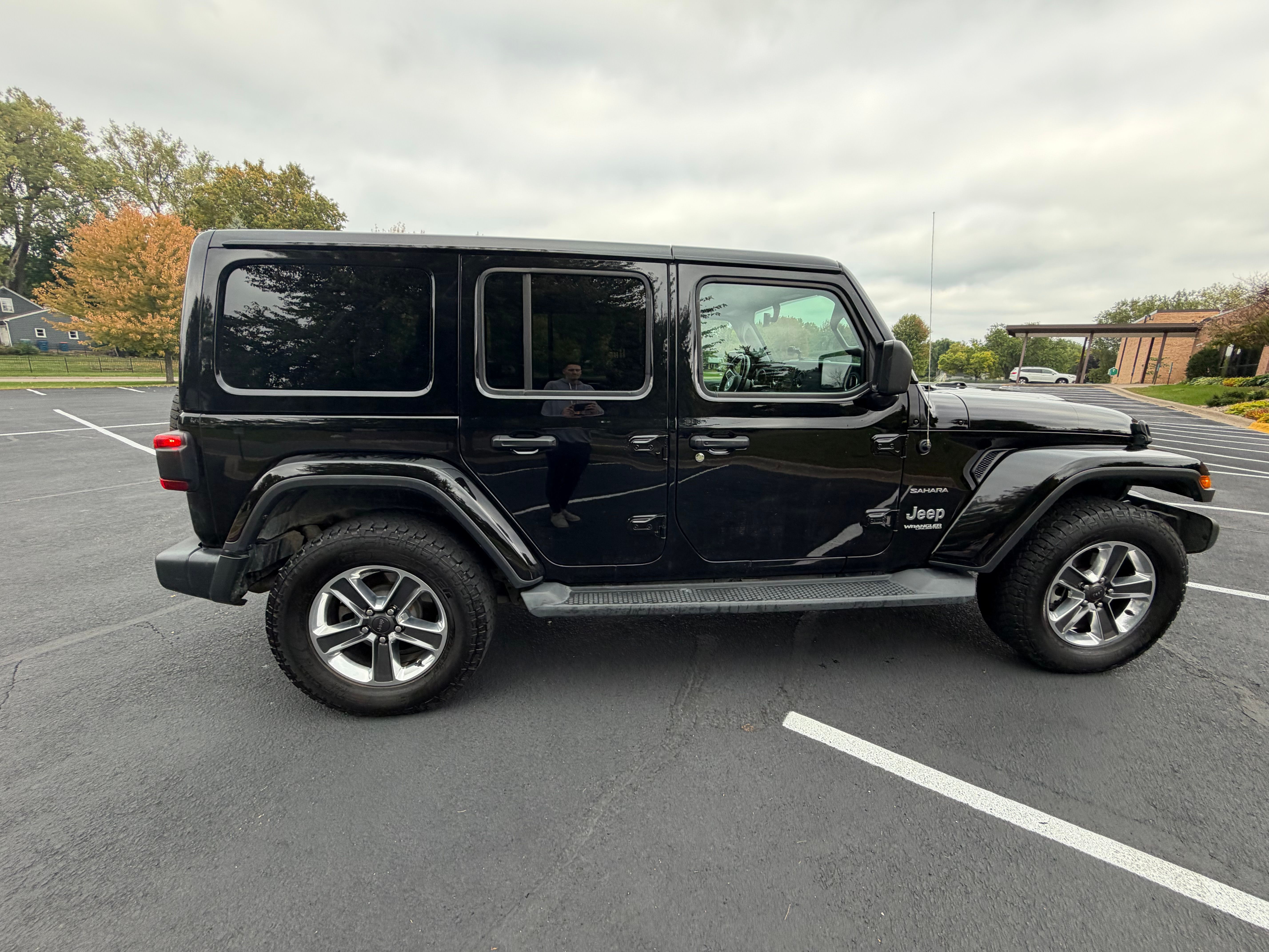 Used 2020 Jeep Wrangler Unlimited Sahara AWD/4WD image 4