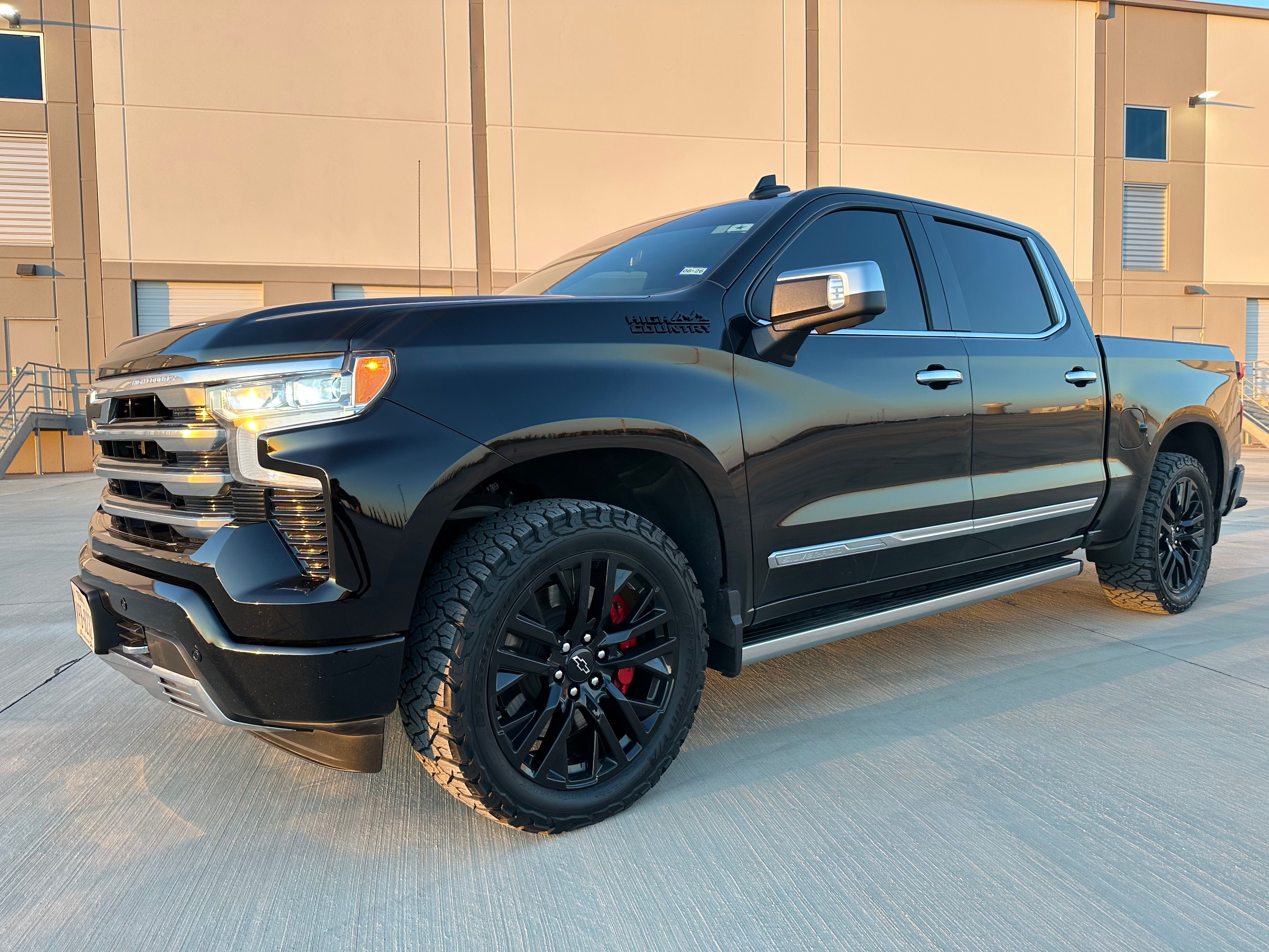 Used 2024 Chevrolet Silverado 1500 High Country AWD/4WD image 9