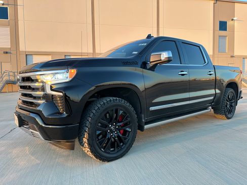 Used 2024 Chevrolet Silverado 1500 High Country image 9