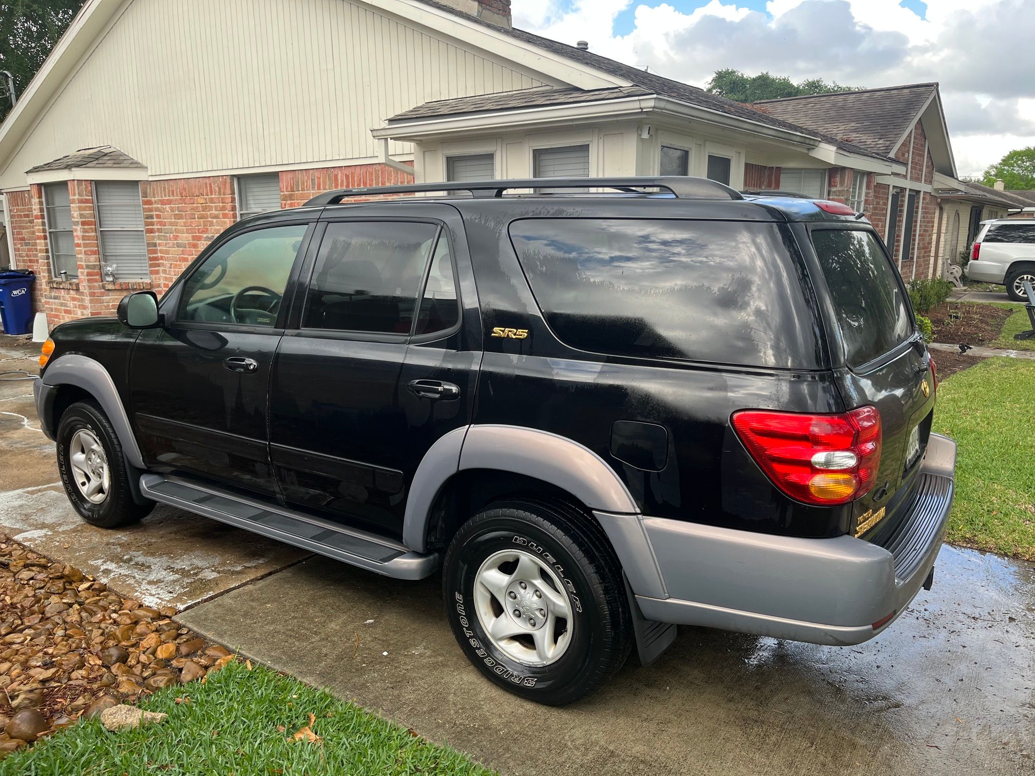 Used 2001 Toyota Sequoia SR5 AWD/4WD image 2