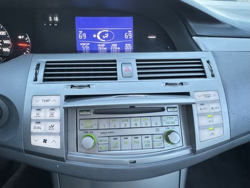 Used 2010 Toyota Avalon XL image 9