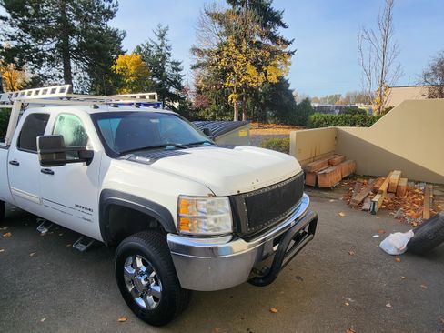 Used 2011 Chevrolet Silverado 2500 LT image 2