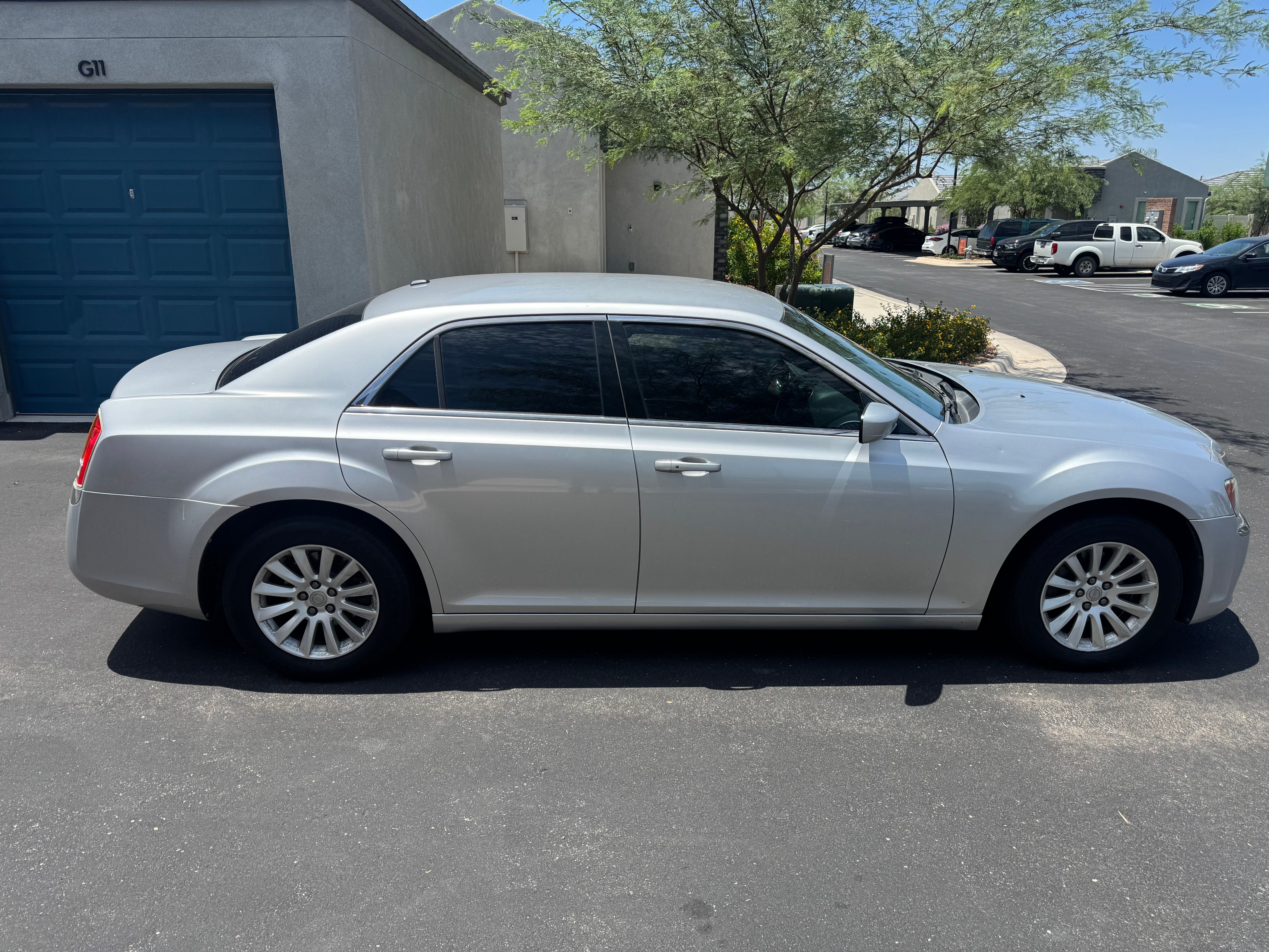 Used 2012 Chrysler 300 RWD image 4