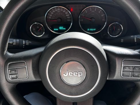 Used 2017 Jeep Wrangler Sport AWD/4WD image 10