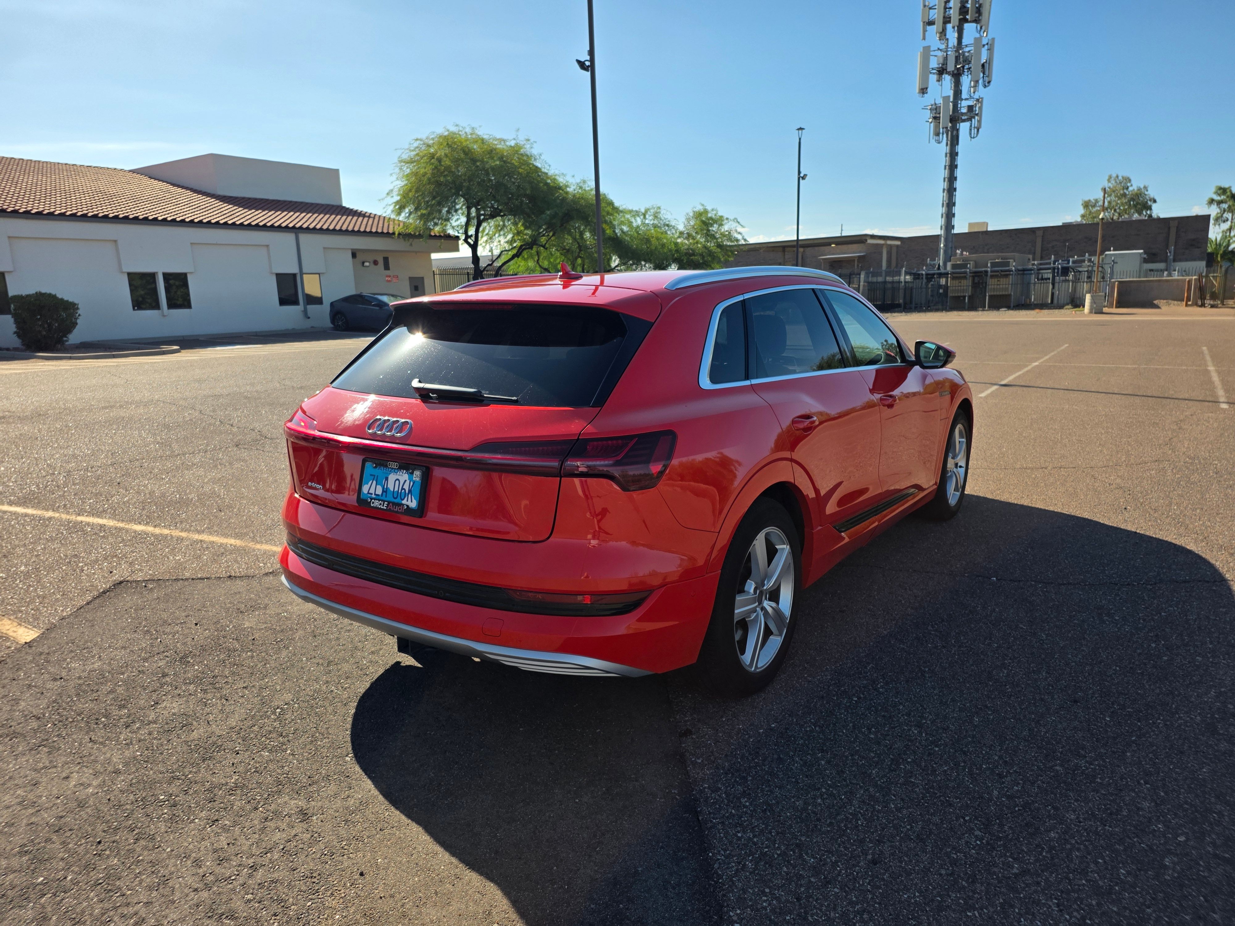 Used 2019 Audi e-tron Prestige w/ Prestige Package AWD/4WD image 16
