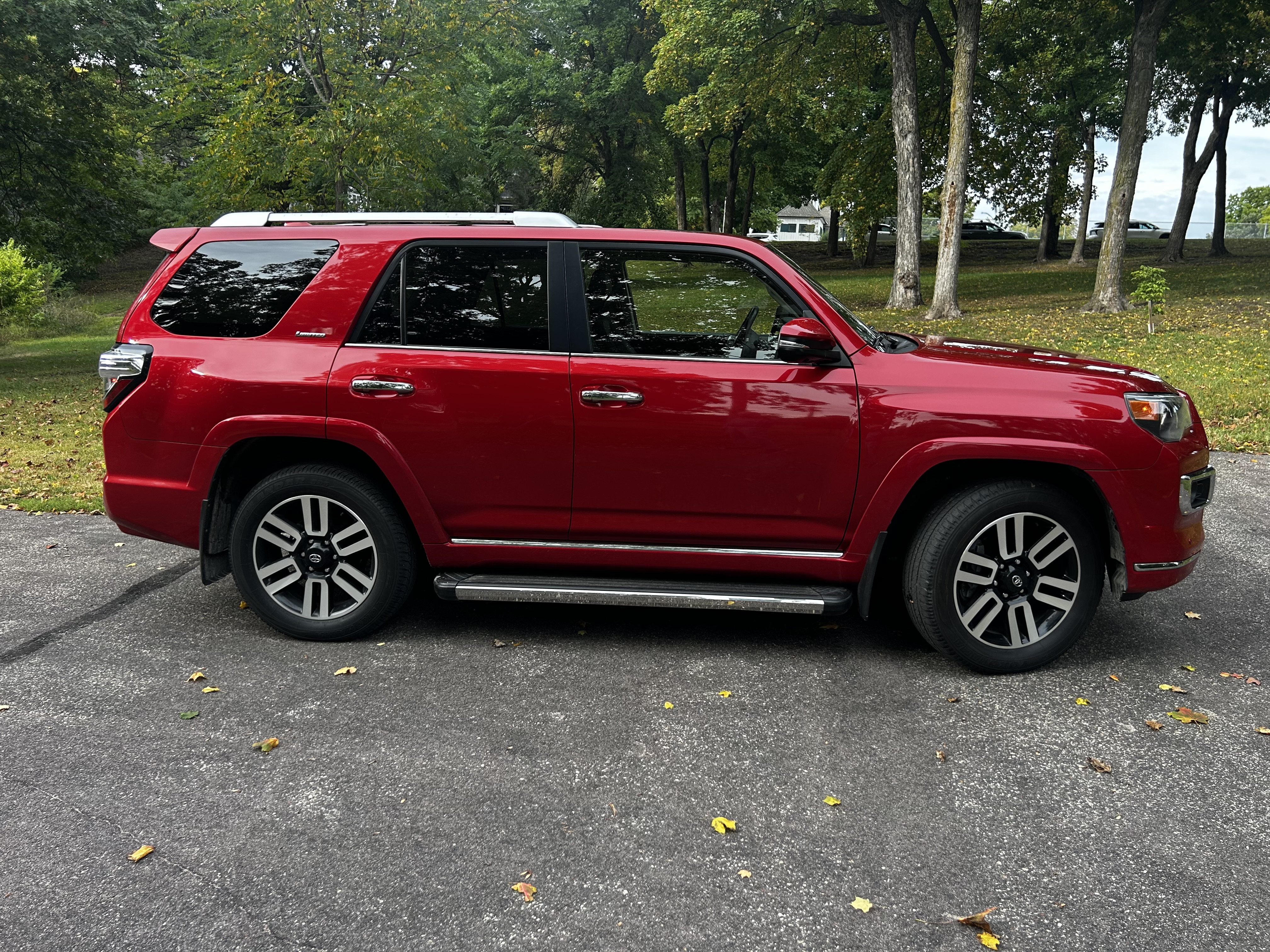 Used 2022 Toyota 4Runner Limited AWD/4WD image 2