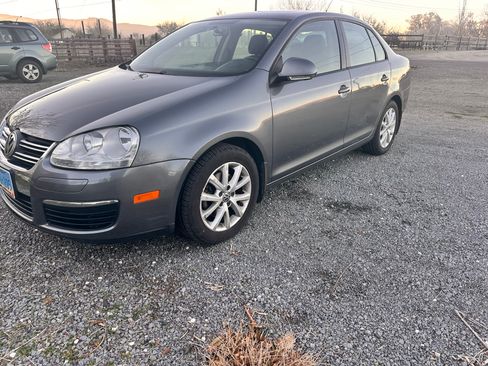 Used 2010 Volkswagen Jetta SE image 4